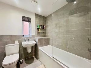 Family bathroom- click for photo gallery